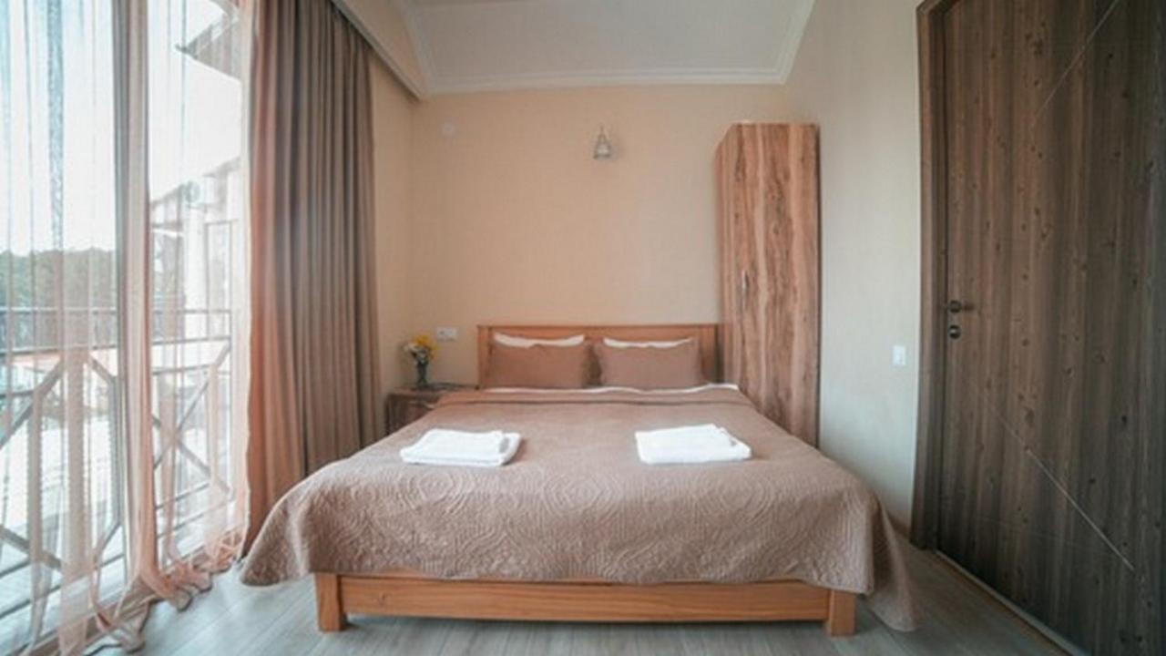 Hotel Surami Extérieur photo