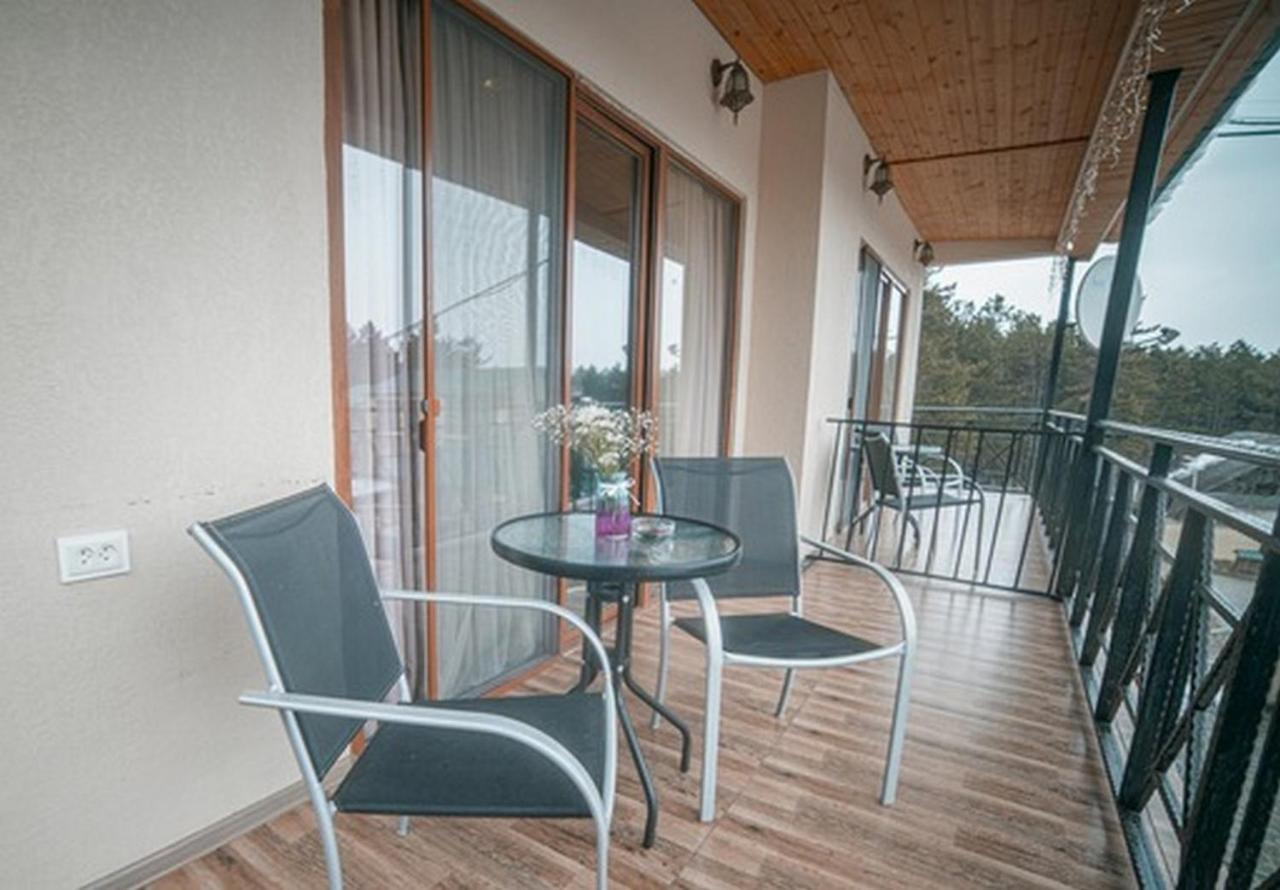 Hotel Surami Extérieur photo