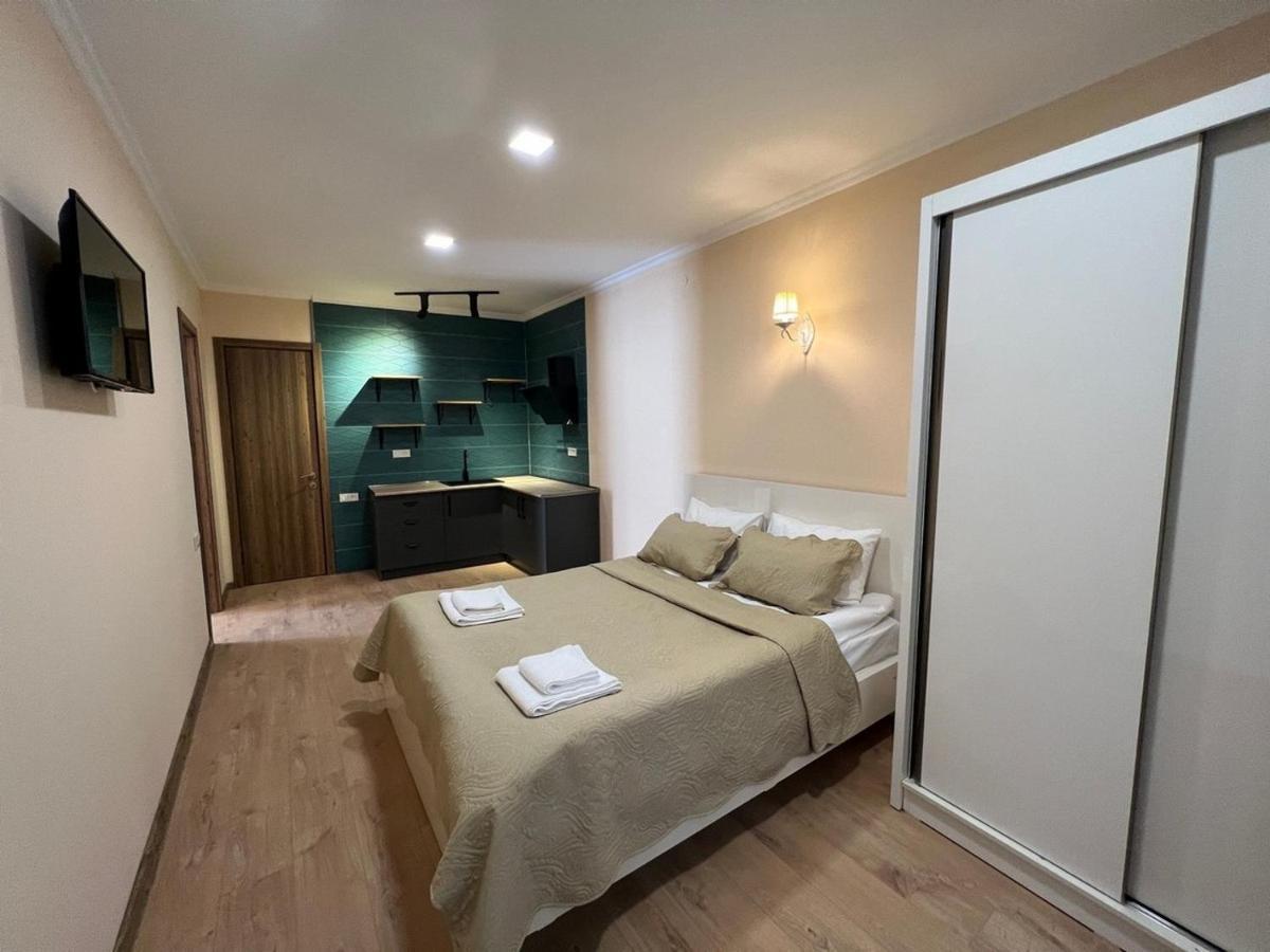 Hotel Surami Extérieur photo