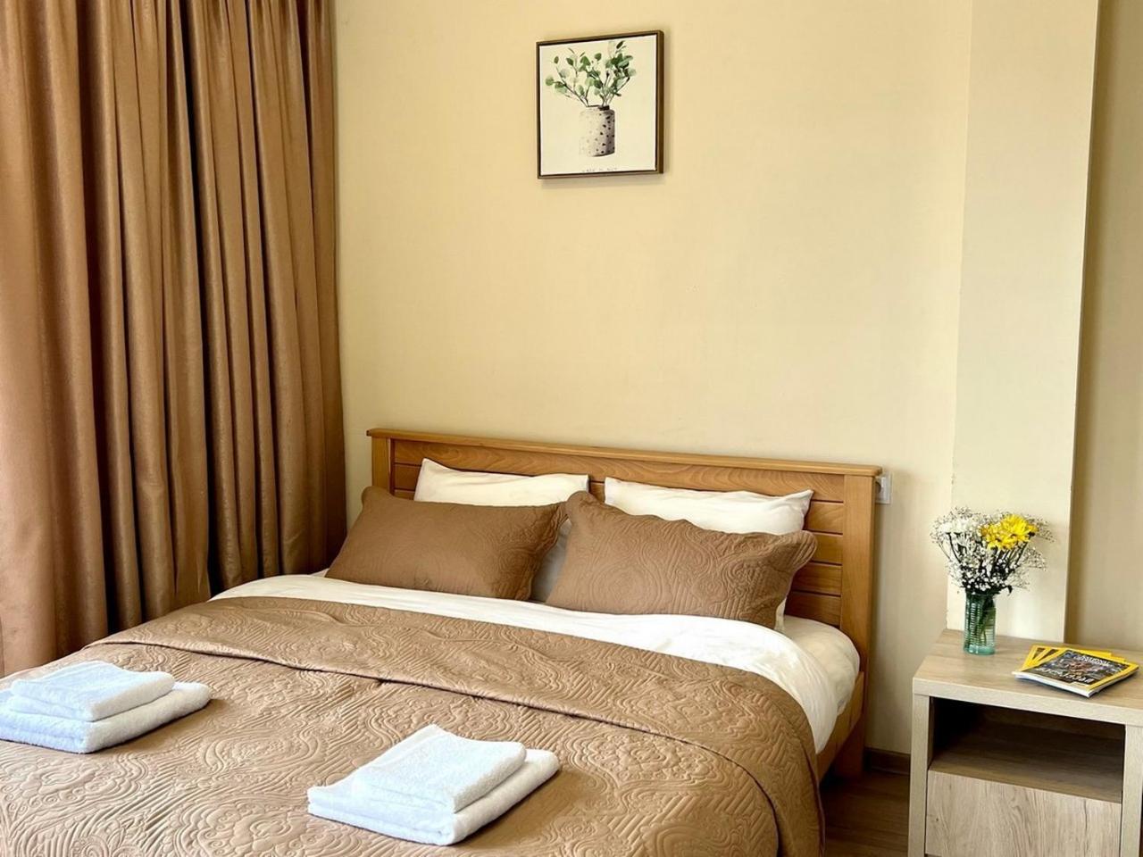 Hotel Surami Extérieur photo